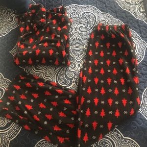 Flannel follow me flannel pajama set size M